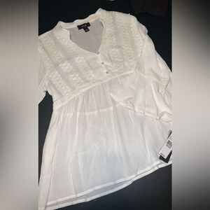 AGB Vneck Blouse with Bell Sleeves & Lace Detailing Size Medium NWT